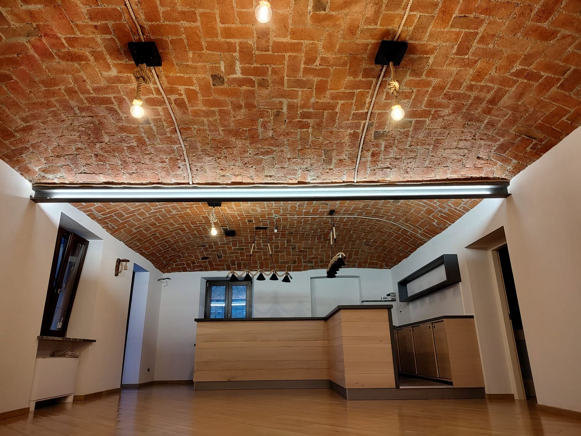 ingresso bar fronte bancone